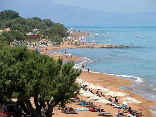 Kato Stalos Beach Luaran gambar