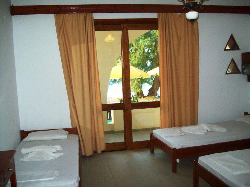 Kato Stalos Beach Bilik gambar
