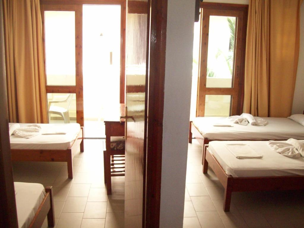 Kato Stalos Beach Bilik gambar