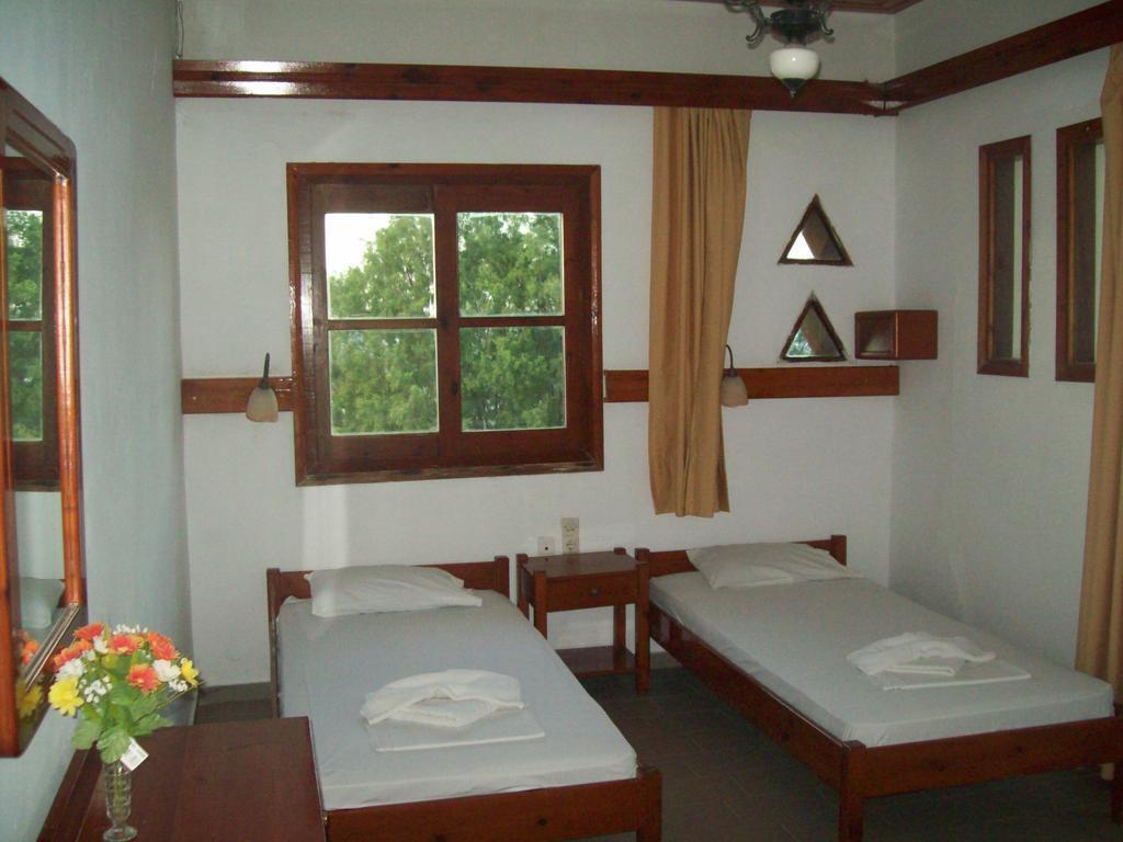 Kato Stalos Beach Luaran gambar